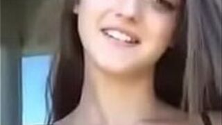 Симпатичная русская тинка на балконе в сексуальном бикини в Турции - порно видео