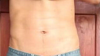 мужчина мастурбирует и хорошо кончает - порно видео