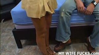 Наблюдайте, как другой мужчина берет киску вашей жены на прогулку - порно видео