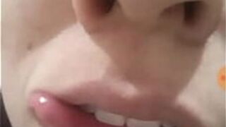 Видеозвонок моей девушки Поцелуй - порно видео