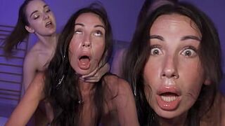 Покорная молодая женщина-бимбо кончает себе на голову во время грубого траха в ЖЖМ - порно видео