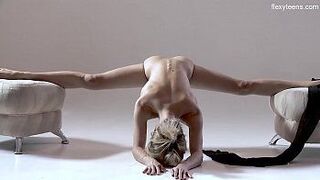 Русская горячая волосатая гимнастка Рита Мочалкина - порно видео
