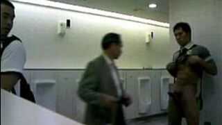 Японская сперма в туалете - порно видео