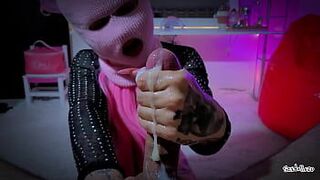 Подруга-бандитская шлюха - доение с массажем до последней капли - порно видео