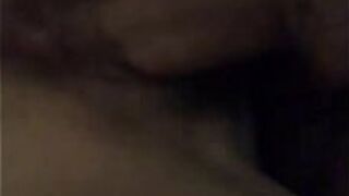 Волосатая киска тети в домашнем видео - порно видео