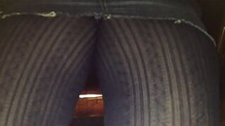 Под юбкой в колготках под столом - порно видео