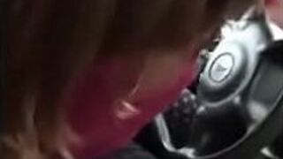 Настоящая мачеха сосет у него - порно видео