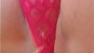 Я не мог удержаться! Фембой писает себе в трусики - порно видео