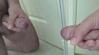 Матурбация перед зеркалом - порно видео