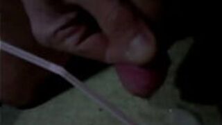 Немного спермы для голодной девушки - порно видео