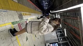 Свидание на пикнике в парке - Подкрадываться к паре, спящей вместе, и делать ей камшот внутрь рядом с ее парнем - порно видео