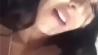 Руби мастурбирует - порно видео