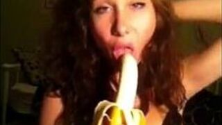 Селия Стрип соблазняет - порно видео