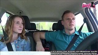 Немецкая автостопщица трахается на улице в машине - порно видео