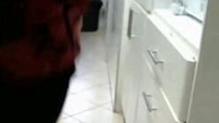 Застал друга на кухне - - Примите участие в моих видео - порно видео