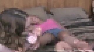 Мы позволим вам посмотреть наш фут-фетиш, лесбийский тройничок - порно видео